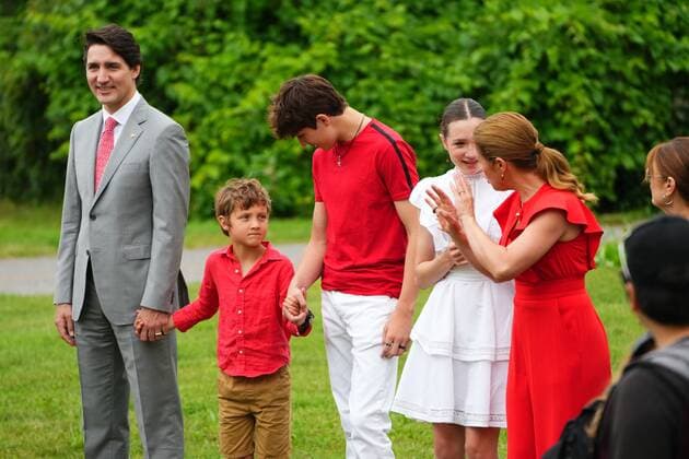 July 1, 2022, Ottawa, ON, CANADA: Prime Minister Justin Trudeau along with members of his family get ready to take part in an Indigenous Reflection Ceremony near the banks of the Ottawa River in Ottawa on Friday July 1, 2022. Ottawa CANADA  - ZUMAc35_ 20220701_zaf_c35_011 Copyright: xSeanxKilpatrickx
