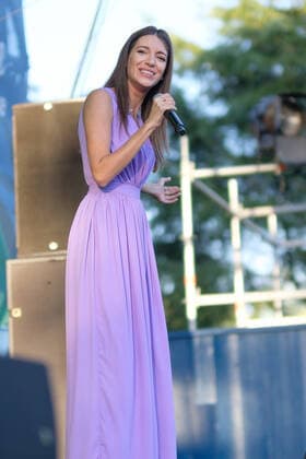 July 1, 2022, Madrid, Spain: Singer Ana Guerra performs at the Botanical Nights festival, in Madrid. Madrid Spain - ZUMAs197 20220701_zaa_s197_228 Copyright: xAtilanoxGarciax