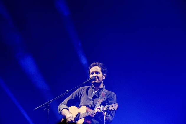 Le chanteur Vianney sur la scene du festival du Printemps de PÃ rouges Ã la Plaine de l?Ain Ã Saint-Vulbas (01), France le 01 07 2022. CELEBRITES : Printemps de Perouges au Polo club de St Vulbas - 01 07 2022 SandrineThesillat Panoramic 
