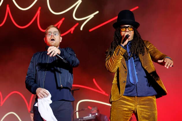 Bilder des Jahres 2022, Entertainment 07 Juli Entertainment Themen der Woche KW26 Entertainment Bilder des Tages Sänger Peter Fox und Sänger Delle von der Band Seeed beim Summerjam Festival 2022 am Fühlinger See. Das Summerjam Festival ist eines der größten Reggae-Festivals in Europa und existiert dieses Jahr 35 Jahre, 25 davon in Köln. Köln, 01.07.2022 NRW Deutschland *** Singer Peter Fox and singer Delle from the band Seeed at the Summerjam Festival 2022 at Fühlinger See The Summerjam Festival is one of the largest reggae festivals in Europe and exists this year 35 years, 25 of them in Cologne Cologne, 01 07 2022 NRW Germany Copyright: xChristophxHardtx