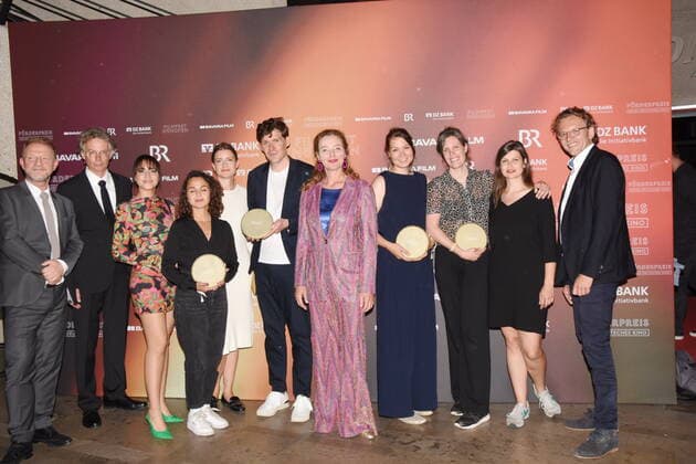 VL Soehnke Wortmann Ingo Fliess Jury Amil Bagriacik Jury Center Diana Iljine Filmfest Muenchen Right Christoph Groener Filmfest Muenchen With Award Winners Muenchen 01 07,2022 HFF Foerderpreis Neues Kino Award Ceremony Muenchen