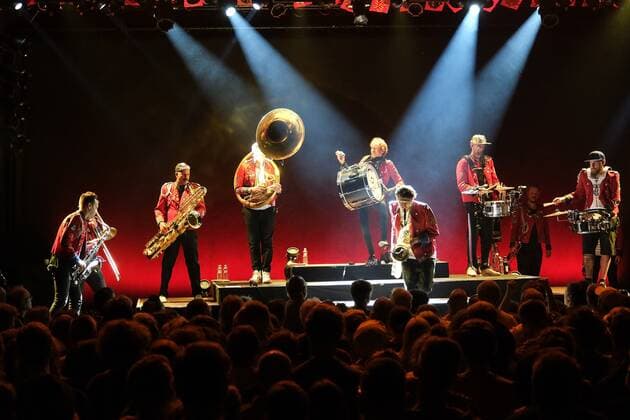 01 07 2022 xkhx Kassel Kulturzelt concert techno marching band MEUTE eleven drummers and horn players from Hamburg