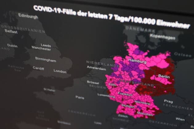 RKI dashboard, 7 day incidence is now 696.5 7 day incidence, RKI dashboard on a monitor on 02 07 2022 in Siegen Germany.