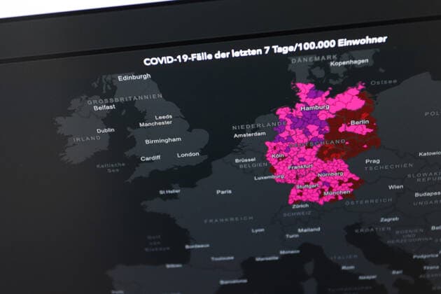 RKI dashboard, 7 day incidence is now 696.5 7 day incidence, RKI dashboard on a monitor on 02 07 2022 in Siegen Germany.
