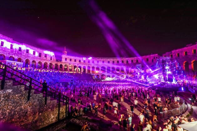 Pula: Solomun nastupio u Areni pred oko 3.500 posjetitelja The second day of the music festival Pula Music Week in Arena Pula, Croatia on July 1, 2022. SreckoxNiketic PIXSELL