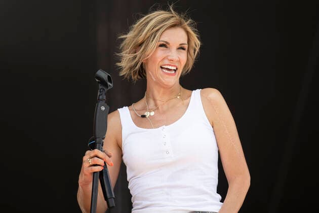 Bilder des Jahres 2022, Entertainment 07 Juli Entertainment Themen der Woche KW26 Entertainment Bilder des Tages Schlagerinsel Unterhaltung: Schlagerinsel am 03.07.2022 Hildesheim (Niedersachsen). Anna-Maria Zimmermann steht in Hildesheim auf der Bühne Hildesheim Volksfestplatz Niedersachsen Deutschland *** Schlagerinsel entertainment Schlagerinsel on 03 07 2022 Hildesheim Lower Saxony Anna Maria Zimmermann is on stage in Hildesheim Hildesheim Volksfestplatz Lower Saxony Germany Copyright: xMarcoxSteinbrenner Kirchner-Mediax