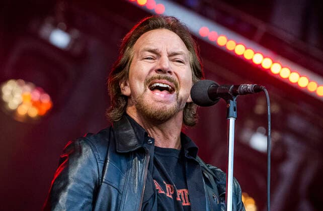 Bilder des Jahres 2022, Entertainment 07 Juli Entertainment Themen der Woche KW26 Entertainment Bilder des Tages Lollapalooza Festival in Stockholm STOCKHOLM 20220703 Pearl Jam uppträder pa Lollapaloozafestivalen i Stockholm under söndagen. STOCKHOLM SVERIGE x10090x *** STOCKHOLM 20220703 Pearl Jam performs at the Lollapaloozafestival in Stockholm on Sunday STOCKHOLM SWEDEN x10090x  Copyright: xClaudioxBrescianix xTTx LOLLAPALOOZA STOCKHOLM 2022