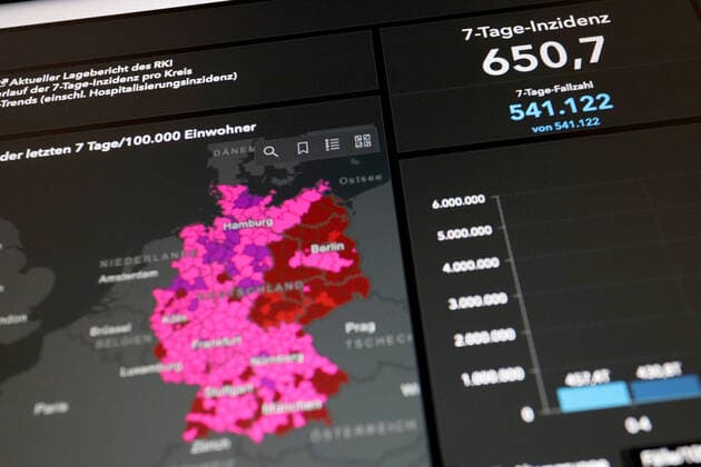 RKI dashboard, 7 day incidence is now 650.7 7 day incidence, RKI dashboard on a monitor on 04 07 2022 in Siegen Germany.