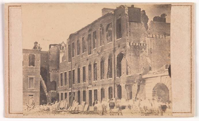 The Evacuation of Fort Sumter, April 1861 April 1861 J. M. Osborn American. The Evacuation of Fort Sumter, April 1861. J. M. Osborn (American, active Charleston, South Carolina, 1850s 1860s). April 1861. Albumen silver print from glass negative. Osborn s Gallery (American, active Charleston, South Carolina, 1850s 1860s). Photographs Copyright: xpiemagsx Metbot-134976