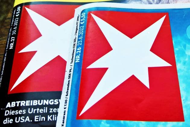 Stern Magazin bzw Zeitschrift. Der Stern erscheint als aktuelles Wochenmagazin jeden Donnerstag und wird in deutschsprachigen Laendern verbreitet. Das Magazin wird vom Hamburger Verlagshaus Gruner und Jahr herausgegeben. Die verkaufte Auflage betraegt 343388 Exemplare, ein Minus von 68,8 Prozent seit 1998. Henri Nannen gruendete den Stern nach dem Zweiten Weltkrieg 1948 in Hannover. Seit Mai 2022 besteht die Chefredaktion aus dem Vorsitzenden Gregor Peter Schmitz und Anna-Beeke Gretemeier *** Stern Magazin or magazine Der Stern appears as a topical weekly magazine every Thursday and is distributed in German-speaking countries The magazine is published by the Hamburg publishing house Gruner und Jahr The paid circulation is 343388 copies, a