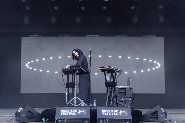 Kelly Lee Owens Roskilde, Denmark. 02nd, July 2022. The Welsh singer, musician and music producer Kelly Lee Owens performs a live concert during the Danish music festival Roskilde Festival 2022 in Roskilde. Roskilde Denmark  Copyright: xGonzalesxPhoto ErlingxBrodersenx