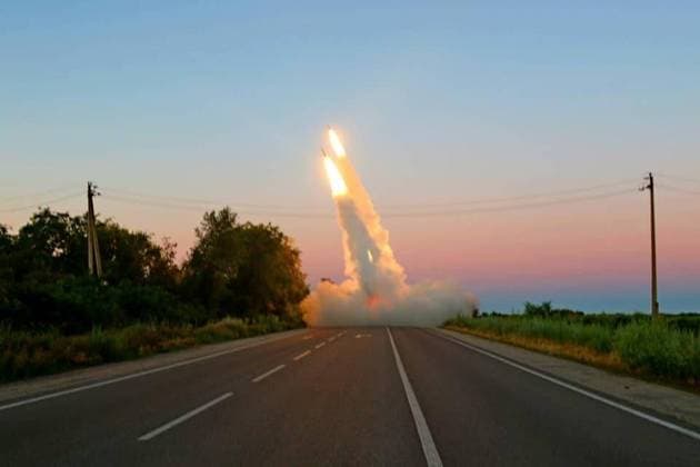 **RAW VIDEO AVAILABLE: CONTACT INFO@COVERMG.COM TO RECEIVE** On Monday (04uly2022) Ukraine s General Staff shared photos and a video of their troops using advanced U.S. M142 High Mobility Artillery Rocket Systems (HIMARS) to attack Russian targets in the Zaporizhzhia Oblast in the south of the country. The weapons systems recently arrived in Ukraine and with their high mobility, exceptional precision, and range of 70km (with existing ammunition) Ukraine?s leaders hope they can help them push back Russian forces in the South and East of the country. Where: Zaporizhzhia, Zaporizhzhia Oblast, Ukraine When: 04 Jul 2022 Credit: Armed Forces of Ukraine Cover Images **EDITORIAL USE ONLY. MATERIALS ONLY TO BE USED IN CONJUNCTION WITH EDITORIAL Copyright: xx 51753814 EDITORIAL USE ONLY. NOT FOR USE BY NEWSPAPERS BASED IN THE UK.