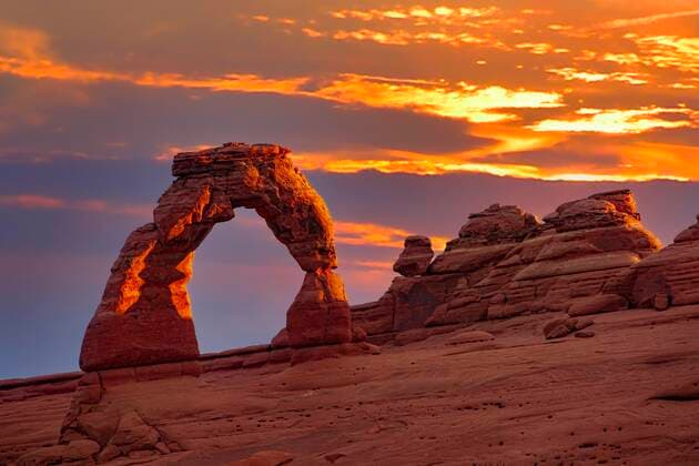 Creative Highlights World Delicate Arch Felsbogen bei Sonnenuntergang, Arches Nationalpark, Utah, USA, Nordamerika *** Delicate Arch Arch of rock at Sunset, Arches national park, Utah, UNITED STATES, North America Copyright: imageBROKER IngoxSchulz iblisb08345792.jpg