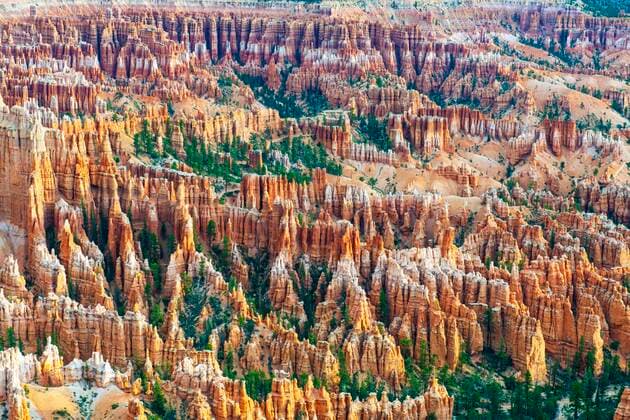 Creative Highlights World Felsformationen und Hoodoos, Bryce Canyon bei Sonnenaufgang, Bryce Point, Utah, Südwesten, USA, Nordamerika *** Rock formations and hoodoos, Bryce Canyon at Sunrise, Bryce point, Utah, Southwest, UNITED STATES, North America Copyright: imageBROKER/IngoxSchulz iblisb08345806.jpg