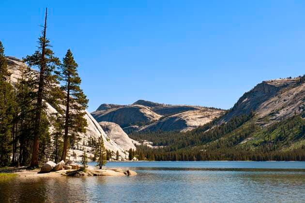 Creative Highlights World Morgenstimmung am Tenaya Lake See im Yosemite Nationalpark, Kalifornien, USA, Nordamerika *** Morgenstimmung on Tenaya Lake Lake at Yosemite national park, California, UNITED STATES, North America Copyright: imageBROKER/IngoxSchulz ibxisb08345737.jpg