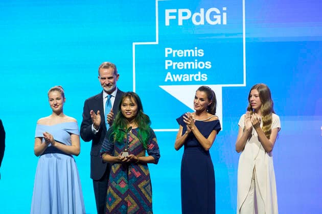 04-07-2022 Girona Queen Letizia and King Felipe and Princess Leonor and Princess Sofia and Vietnamese writer Trang Nguyen at the 2022 Princess of Girona foundation awards ceremony in Barcelona. No Spain Â  Copyright: xPPEx