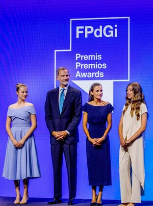 04-07-2022 Girona Queen Letizia and King Felipe and Princess Leonor and Princess Sofia at the 2022 Princess of Girona foundation awards ceremony in Barcelona. Â  Copyright: xPPEx