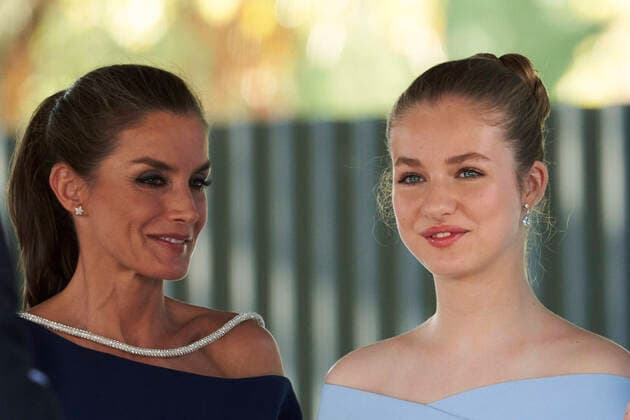 04-07-2022 Girona Queen Letizia and Princess Leonor at the 2022 Princess of Girona foundation awards ceremony in Barcelona. No Spain Â  Copyright: xPPEx