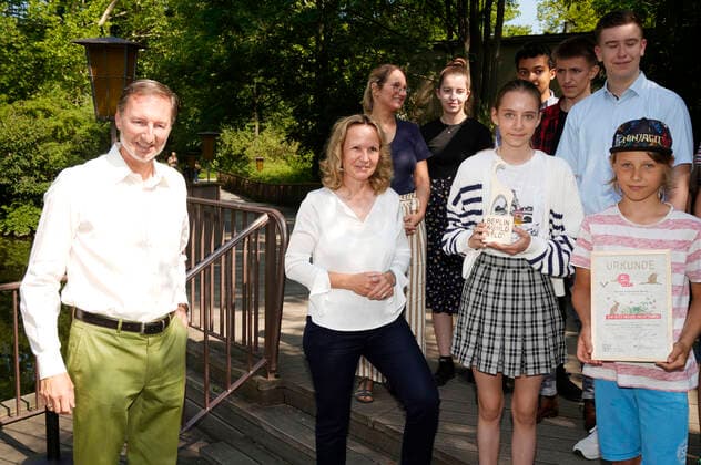 Andreas Knieriem and Steffi Lemke with the award winners at the presentation of the 2022 Species Conservation Award at Berlin Zoo Berlin, 05 07 2022 Foto:xT.xBartillax xFuturexImage