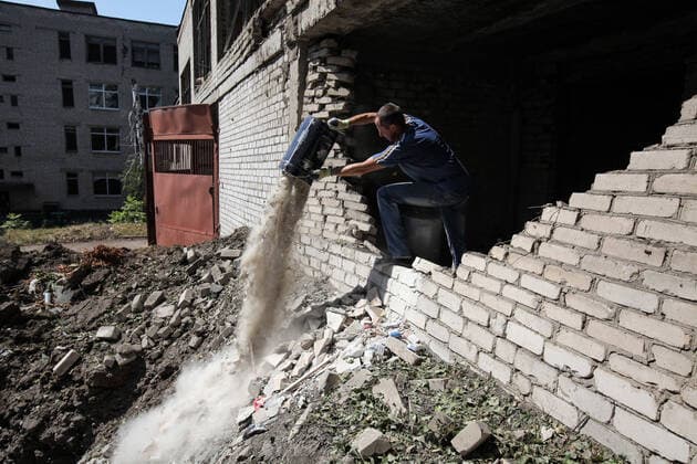 News Themen der Woche KW27 News Bilder des Tages KHARKIV, UKRAINE - JULY 5, 2022 - The consequences of a Russian overnight missile attack on a lyceum and technical school in the Saltivskyi district are pictured in Kharkiv, northeastern Ukraine. This photo cannot be distributed in the Russian Federation. Russian rockets hit Kharkiv schools at night  Copyright: xVyacheslavxMadiyevskyyx