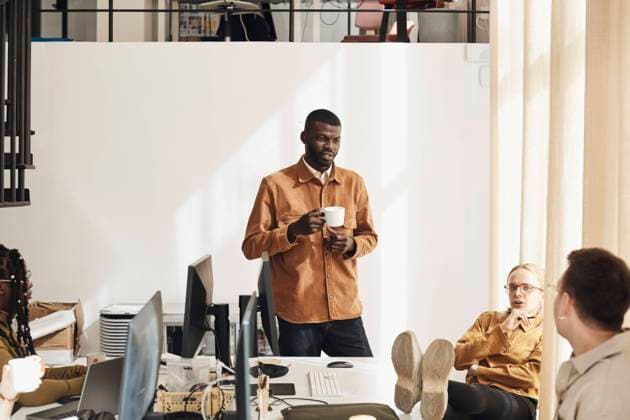 IMAGO Creative: 2022 Favoriten IMAGO Creative: Business - Progressive Geschäftsmodelle Male programmer discussing with colleagues at tech start-up office Sweden, Stockholm, model released, property released Copyright: xMaskotx , MA94182 MA94182