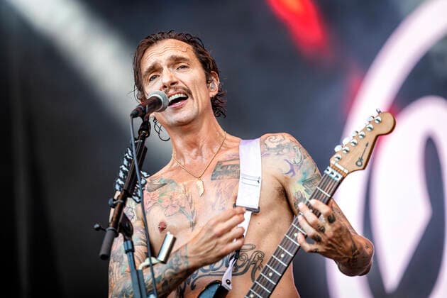 The Darkness Oslo, Norway. 24th, June 2022. The British rock band The Darkness performs a live concert during the Norwegian music festival Tons of Rock 2022 in Oslo. Here vocalist and guitarist Justin Hawkins is seen live on stage. Oslo Norway Ekebergsletta  Copyright: xGonzalesxPhoto TerjexDokkenx