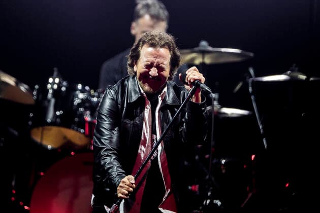Pearl Jam live in Copenhagen, Denmark Copenhagen, Denmark. 05th, July 2022. The American grunge and rock band Pearl Jam performs a live concert at Royal Arena in Copenhagen. Here singer, songwriter and musician Eddie Vedder is seen live on stage. Copenhagen Denmark  Copyright: xGonzalesxPhoto LassexLagonix