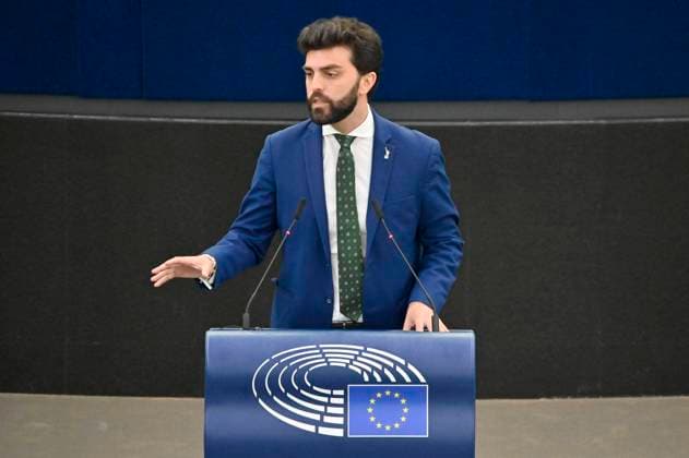 Marco Zanni spricht nach der Präsentation der Prioritäten der tschechischen EU-Ratspräsidentschaft im Plenarsaal des Europäischen Parlaments. Das Motto der tschechischen Ratspräsidentschaft lautet ˜Europa als Aufgabe˜. Das Motto unterstreicht die Notwendigkeit, die derzeitige EU-Politik im Lichte des russischen Angriffskrieges gegen die Ukraine neu zu bewerten. Straßburg, 06.07.2022 *** Marco Zanni speaks after the presentation of the Czech EU Presidency priorities in the plenary hall of the European Parliament The motto of the Czech Presidency is ˜Europe as a task˜ The motto underlines the need to re-evaluate the current EU policy in the light of the Russian war of aggression against Ukraine Strasbourg, 06 07 2022 Foto:xD.xAnoraganingrumx xFuturexImage