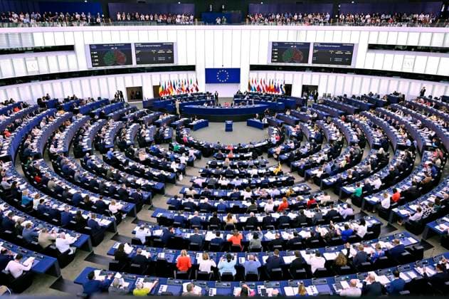 Abstimmung im Plenarsaal des Europäischen Parlaments. Straßburg, 06.07.2022 *** Voting in the plenary hall of the European Parliament Strasbourg, 06 07 2022 Foto:xD.xAnoraganingrumx xFuturexImage