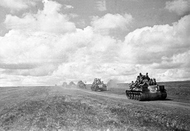 The Kursk Bulge 630897 06.07.1943 The Great Patriotic War. The Battle of Kursk, Voronezh Front. The Kursk Bulge, July 1943. Tanks advancing toward front line. Fedor Sputnik Kursk region Russia  Copyright: xFedorx
