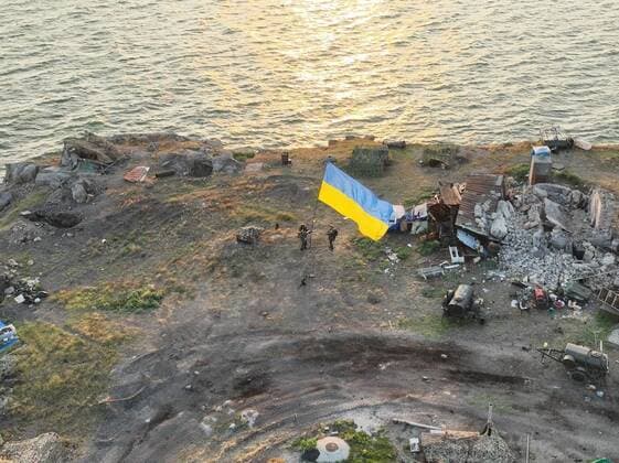 These images, published by the Zgard special unit and the State Border Service of Ukraine on Thursday (07July2022) show their soldiers flying the Ukrainian flag on Snake Island following its liberation from Russian occupation late last month. The snake has always been Ukrainian and always will be. And no temporary occupation will change that! Our battalion was the first to visit Snake Island after being released. It was risky, but now our flag is majoritÊ¹ on the island, they wrote on Facebook. Soon all Ukraine will be released! Together we will win. Snake Island, which lies 40km off Ukraine?s South West coast is an important hub for naval and air defence - and its retaking raises hopes that grain exports will be able to r Copyright: xx 51761700 EDITORIAL USE ONLY. NOT FOR USE BY NEWSPAPERS BASED IN THE UK.