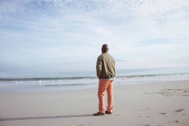 Creative Highlights Symbolbilder African-American man standing on the beach Rear view of handsome senior African-American man looking at the sea while standing on the beach on a beautiful day. Authentic Senior Retired Life Concept, model released, , property released, Cape Town, South Africa, 19.03.2019, 1262724.jpg, senior life, active seniors, retirement, lifestyle, leisure, coastline, shore, ocean, sea, beach, waves, water, sunny, sand bright, vacation, summertime, holidays, calm, peaceful, relaxing, content, blue, sky, sunlight, clear, sunshine, sun, clouds, cloud, skies, cloudy, outdoor, day, nature, weather, bright, light Mature Adult,Man,Male,Black Outdoors,Rear view,Day