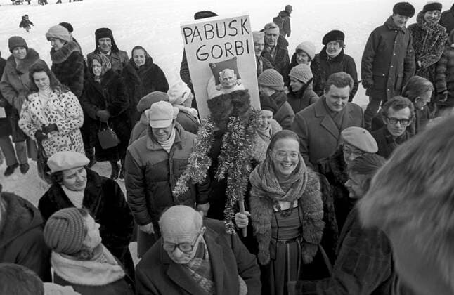 Events in Vilnius, Lithuania, February 1991 8227228 16.02.1991 Events in Vilnius, Lithuania, in February 1991 following the republic s secession from the Soviet Union, with clashes between supporters of the country s independence, Soviet Armed Forces servicemen, and activists of the National Salvation Committee of the Lithuanian SSR. A rally takes place at Vilnius TV Tower to mark Lithuania s Independence Day. Igor Vilnius Lithuania  Copyright: xIgorx