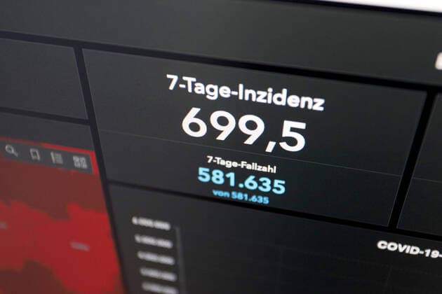 RKI dashboard, 7 day incidence is now 699.5 7 day incidence, RKI dashboard on a monitor on 08 07 2022 in Siegen Germany.
