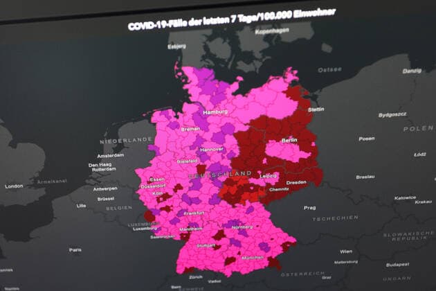 RKI dashboard, 7 day incidence is now 699.5 7 day incidence, RKI dashboard on a monitor on 08 07 2022 in Siegen Germany.