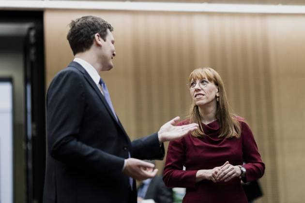 (L-R) Conrad Clemens, Staatssekretaer und Bevollmaechtigter des Freistaates Sachsen beim Bund, und Katja Meier, Staatsministerin der Justiz und fuer Demokratie, Europa und Gleichstellung von Sachsen, aufgenommen im Rahmen der Sitzung des Bundesrates in Berlin, 08.07.2022. Berlin Deutschland *** L R Conrad Clemens, State Secretary and Representative of the Free State of Saxony to the Federation, and Katja Meier, State Minister of Justice and for Democracy, Europe and Equality of Saxony, photographed at the meeting of the Bundesrat in Berlin, 08 07 2022 Berlin Germany Copyright: xFlorianxGaertner photothek.dex