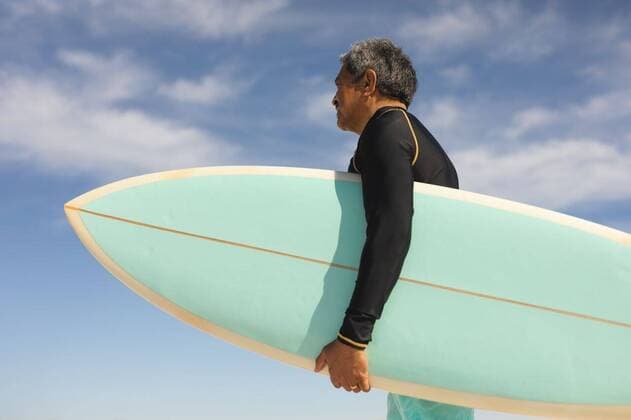 IMAGO Creative: November, Monat der Männergesundheit Side view of biracial senior man carrying surfboard at beach against sky on sunny day Side view of biracial senior man carrying surfboard at beach against sky on sunny day. water sport and active lifestyle., model released, , property released, Cape Town, South Africa, 10.11.2021, 3086970.jpg, people,side view,biracial,senior man,carrying,surfboard,beach,sky,sunny day,water,sport,active lifestyle,sea,ocean,landscape,travel,vacation,summer,coast,blue,nature,tourism,outdoor,surfer,recreation,sand,view,sun,active,tropical,beautiful,sunset,side,senior,man,sunny,day,lifestyle Senior,Elderly,Man,Male,Mixed-Race