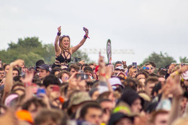 Illustration picture shows the crowd during the first day of the Les Ardentes music festival in Liege, Thursday 07 July 2022. The 15th edition of the festival is taking place from July 7 to July 10. The 2020 and 2021 editions of the festival had to be cancelled due to the Corona virus pandemic.  THOMASxMICHIELS 37120339