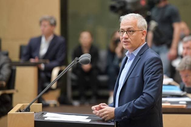 Berlin, Deutschland 08. Juli 2022: 1023. Sitzung des Bundesrates - 2022 Im Bild: Tarek Al-Wazir, Hessischer Minister für Wirtschaft, Energie, Verkehr und Wohnen (B 90 Die Grünen) Bundesrat Berlin *** Berlin, Germany 08 July 2022 1023 Meeting of the Bundesrat 2022 In the picture Tarek Al Wazir, Hessian Minister for Economic Affairs, Energy, Transport and Housing B 90 Die Grünen Bundesrat Berlin Copyright: xFotostandx xReuhlx
