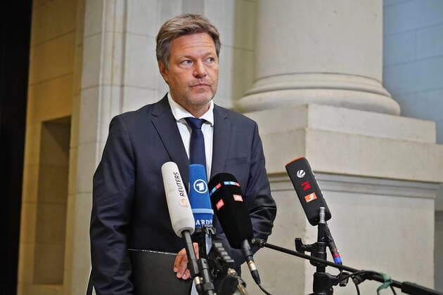News Themen der Woche KW27 News Bilder des Tages Robert Habeck, Grüne, Bundesminister für Wirtschaft und Energie 8.7.2022 Im Interview im Bundesrat: Robert Habeck, Grüne, Bundesminister für Wirtschaft und Energie Berlin Bundesrat Berlin GER *** Robert Habeck, Greens, Federal Minister for Economic Affairs and Energy 8 7 2022 Interview in the Bundesrat Robert Habeck, Greens, Federal Minister for Economic Affairs and Energy Berlin Bundesrat Berlin GER