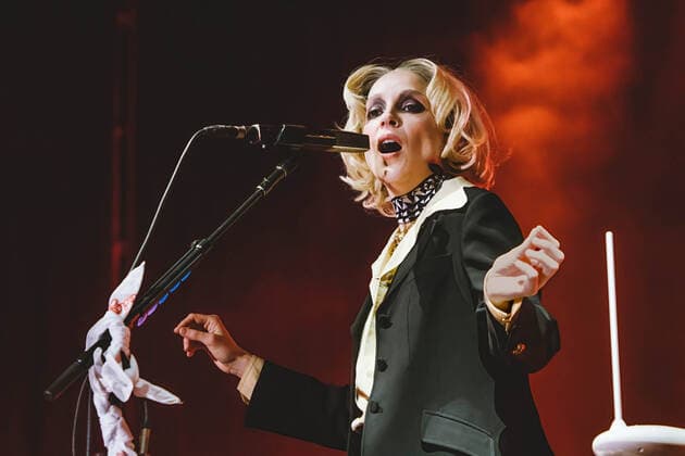 July 8, 2022, Madrid, Spain: Annie Clark better known as St Vincent performs on stage at MadCool festival in Ifema, Madrid. Madrid Spain - ZUMAs197 20220708_zaa_s197_068 Copyright: xValeriaxMagrix