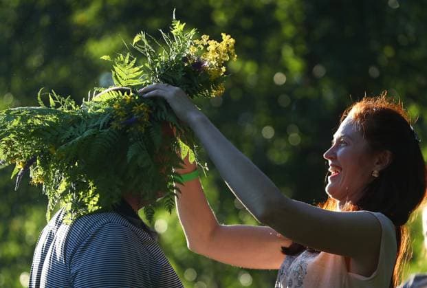KEMEROVO REGION, RUSSIA - JULY 8, 2022: People take part in Ivan Kupala Day celebrations at the Tomskaya Pisanitsa open-air museum in Kemerovo Region s Yashkinsky District, some 50 km northwest of Kemerovo. Maxim Kiselev TASS  TS1397AC
