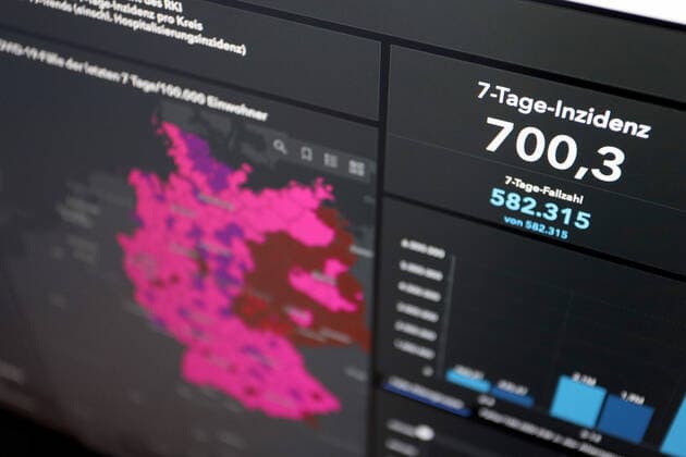 Incidence jumps to just over 700 RKI dashboard, 7 day incidence now at 700.3 7 day incidence, RKI dashboard on a monitor on 09 07 2022 in Siegen Germany