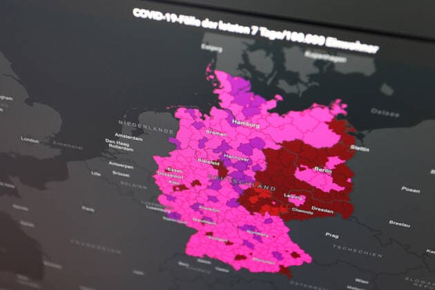 Incidence jumps to just over 700 RKI dashboard, 7 day incidence now at 700.3 7 day incidence, RKI dashboard on a monitor on 09 07 2022 in Siegen Germany