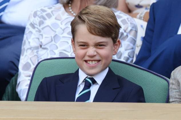 Entertainment Themen der Woche KW27 Entertainment Bilder des Tages . 10 07 2022. London, United Kingdom. Prince William , Kate Middleton and Prince George in the Royal Box for the Mens Singles Final on the last day of the Wimbledon Tennis Championships in London.  xStephenxLockx xi-Imagesx IIM-23597-0067