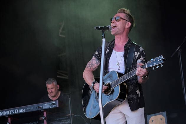 July 10, 2022, Great Tew, Oxfordshire, United Kingdom: Irish-born singer, songwriter, television presenter, and host of the Magic Radio breakfast show, Ronan Patrick John Keating, former member of boy band Boyzone performing live at Cornbury Festival. Great Tew United Kingdom - ZUMAs197 20220710_zaa_s197_278 Copyright: xDawnxFletcher-Parkx