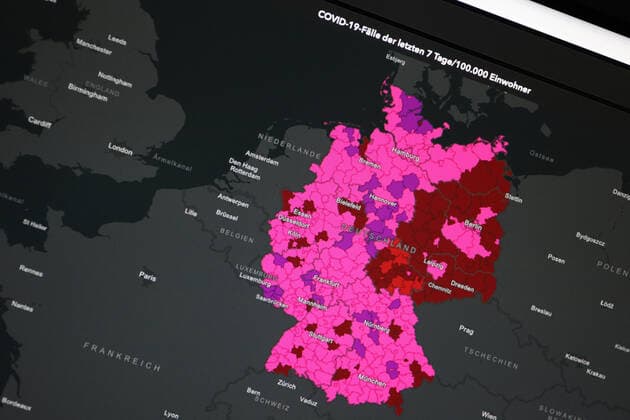 RKI dashboard, 7 day incidence is now 661.4 7 day incidence, RKI dashboard on a monitor on 11 07 2022 in Siegen Germany.
