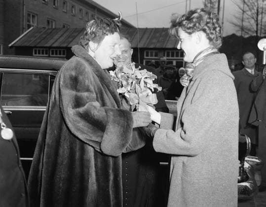 Anefo photo collection. Queen Juliana working visit to Arnhem, opening diaconessenhuis. November 23, 1955. Arnhem Copyright: xpiemagsx pienatarchpart1270921-41858 !ACHTUNG AUFNAHMEDATUM GESCHÄTZT!