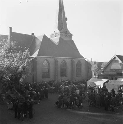 Anefo photo collection. Report Putten. World War II, crowds, churches. October 29, 1945. Gelderland, Putten Copyright: xpiemagsx pienatarchpart1270921-48925 !ACHTUNG AUFNAHMEDATUM GESCHÄTZT!