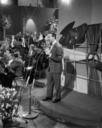 Anefo photo collection. Eurovision songfestival. Andre Claveau (France). March 11, 1958. Hilversum, Noord-Holland Copyright: xpiemagsx pienatarchpart216092021-32237 !ACHTUNG AUFNAHMEDATUM GESCHÄTZT!